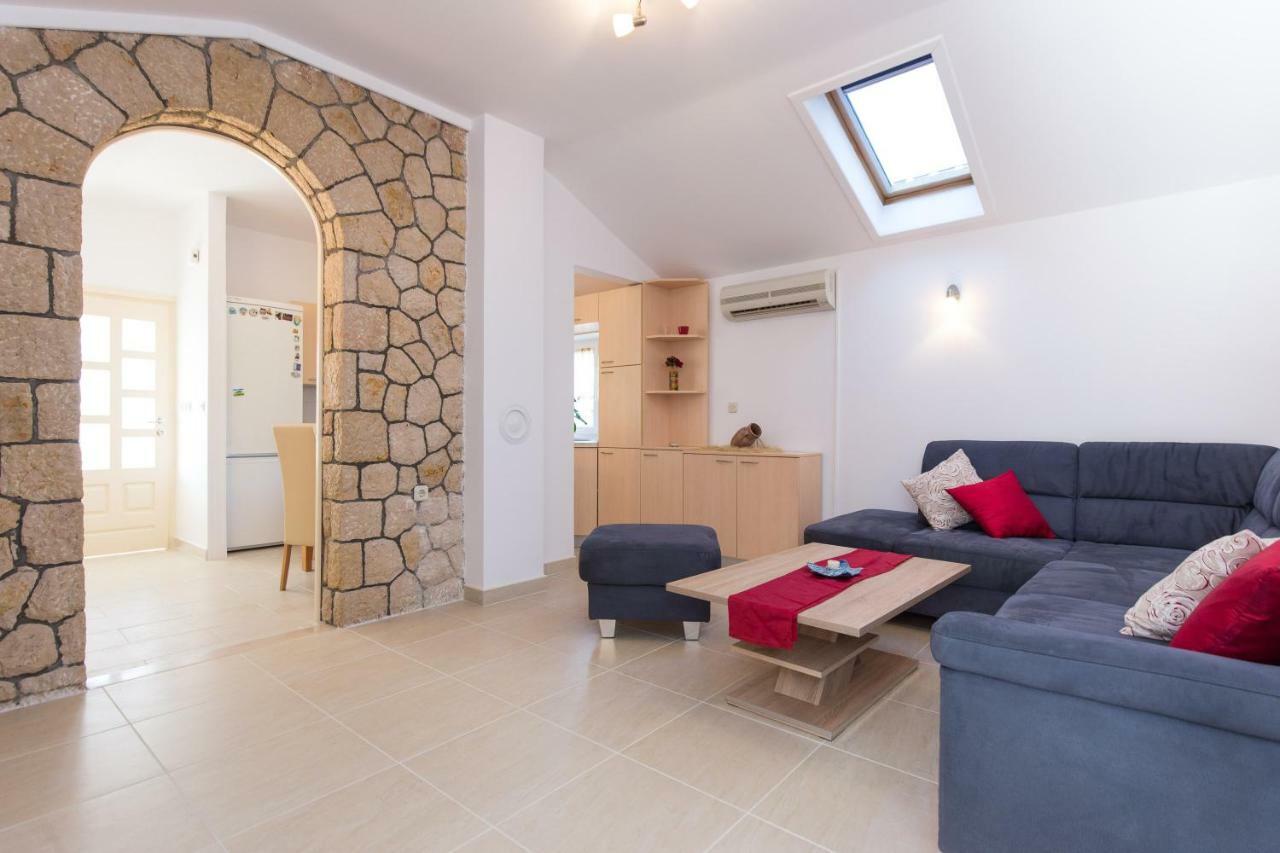 Apartman Ivona Malinska Exterior foto